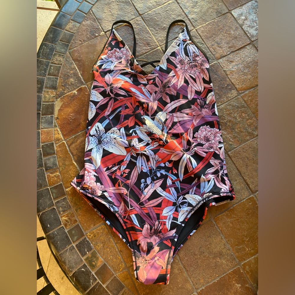 Lululemon Shoreline One Piece Floral 8
